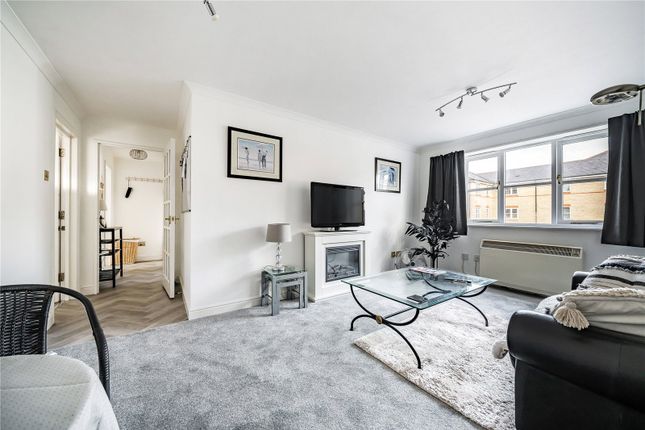 Flat for sale in Clarence Close, Barnet