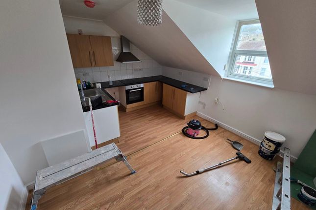 Flat D 179 Folkestone Road, Dover photo 2