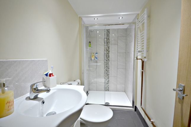 Flat 5, Grace Court, Burnham photo 5