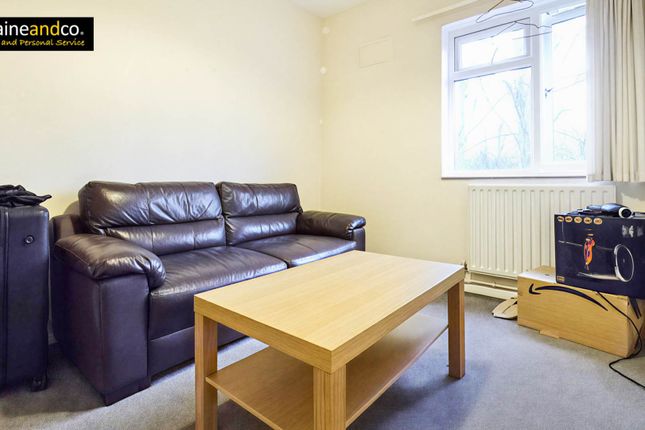 61, Meadow Croft, Hatfield photo 2