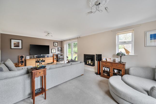 7, Taw Drive, Eastleigh photo 2
