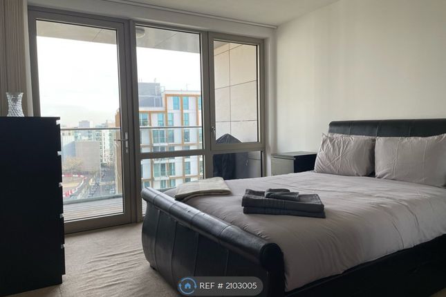 Flat, Bluebell Apartments Swan Lane, London photo 4