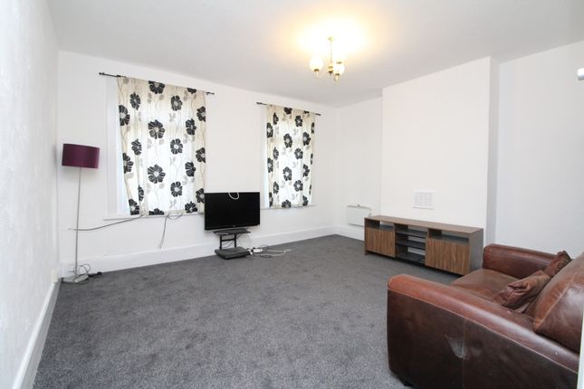 Flat to rent in High Street, South Norwood