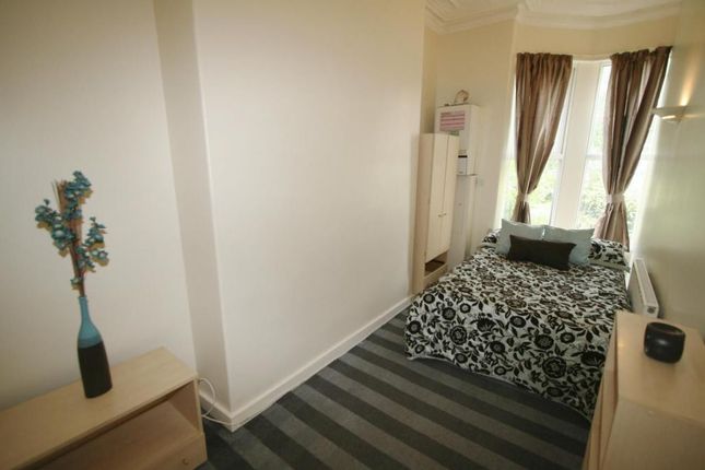 Flat to rent in Ash Grove, Leeds