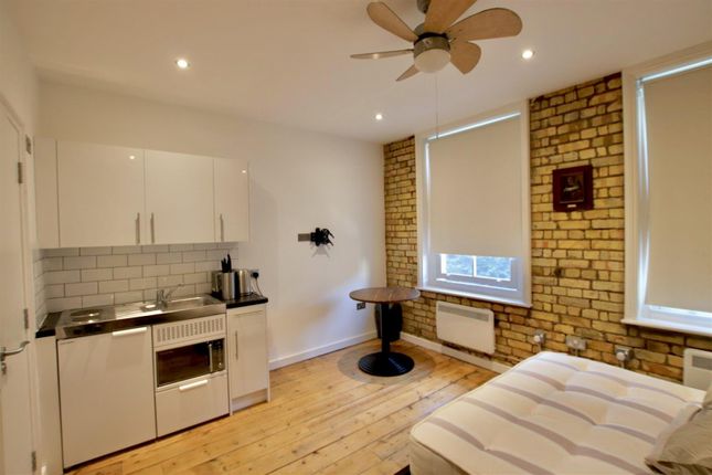 Flat 1, 172, Goswell Road, London photo 4