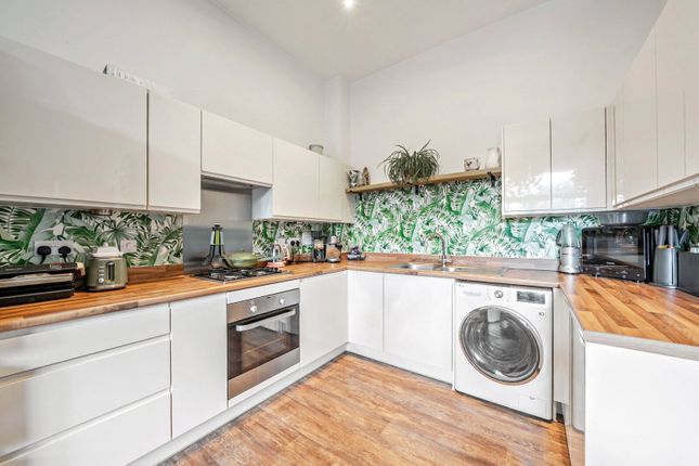Flat 1, Wey Corner,, Walnut Tree Close, Guildford photo 4