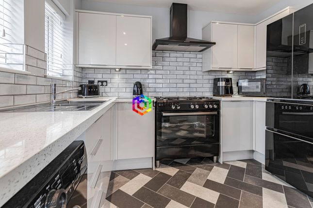 14 Smelter Wood Rise, Sheffield photo 3
