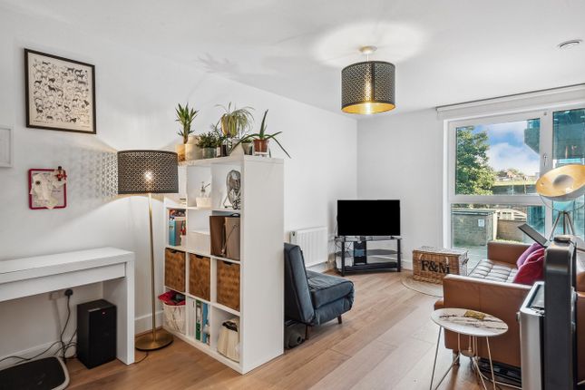 Thumbnail Flat to rent in Glenthorne Road, Hammersmith, London