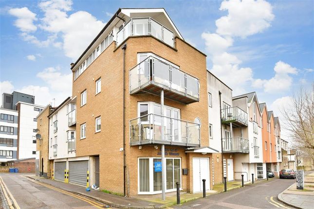 Flat for sale in South Street, Gravesend, Kent