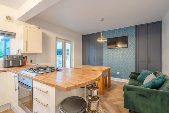 20, Longwood Avenue, West Yorkshire photo 3