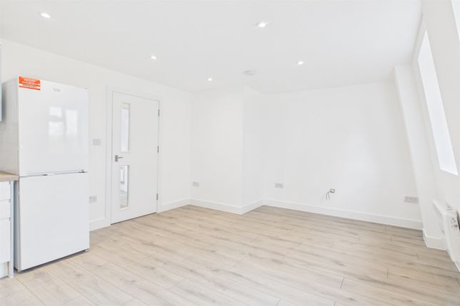 Flat 10, Bray Court, Bray Court, London photo 3