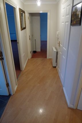 98, Hill View Drive, London photo 4