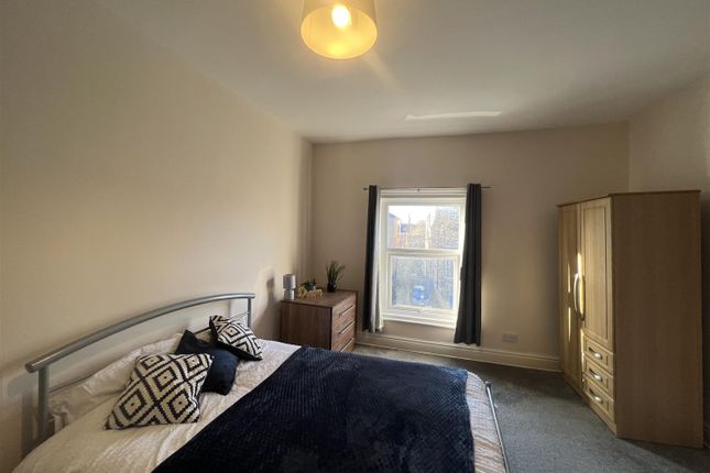 Shared accommodation to rent in Room 4, Flat 320, Beverley Road, Hull