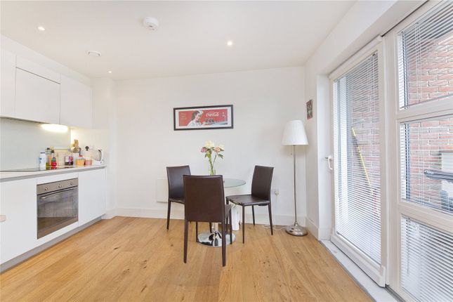 Flat to rent in Tiltman Place, Hornsey Road, London