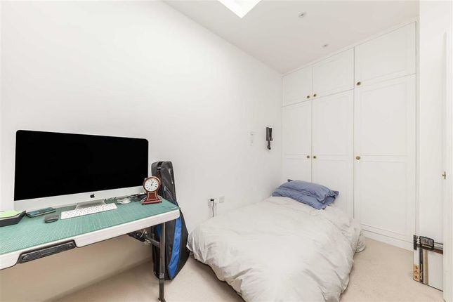 Flat for sale in Ashby Road, London