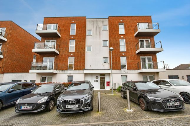 2-bed flat on 115, Alcock Crescent, Dartford, £290,000
