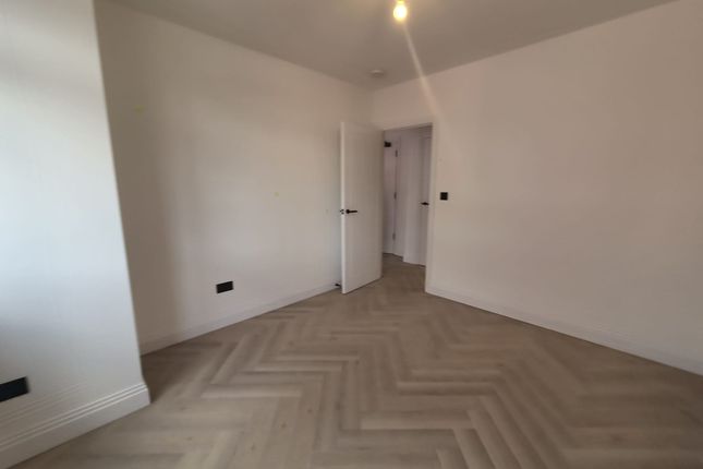 Flat 3C  Phoenix House 102-106, South Street, Romford photo 5
