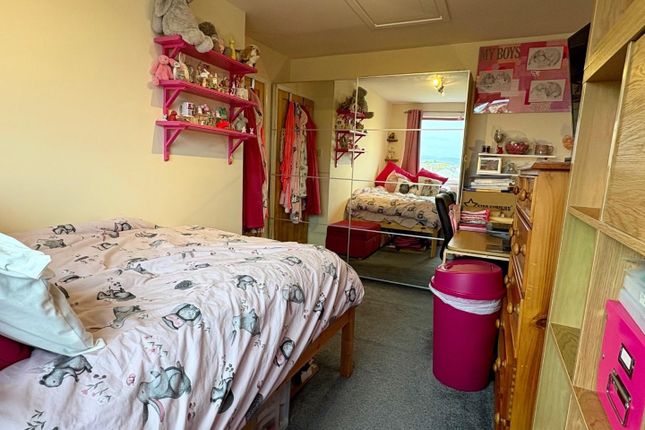 Bed 2 Pic 2.Jpg