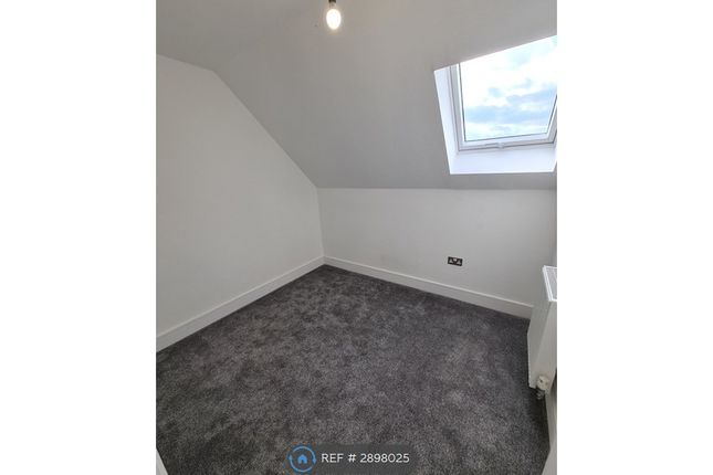 Flat, Redstone Apartments Rectory Park, South Croydon photo 4