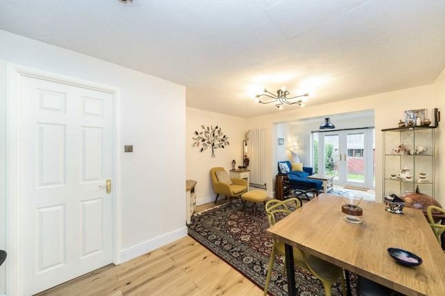19, Sybil Phoenix Close, London photo 4