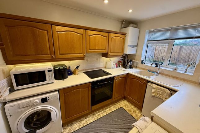 21, Lilac Close, Bordon photo 2