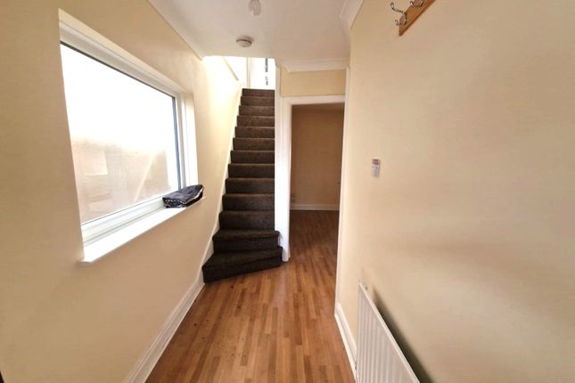 57, Eastleigh Avenue, HARROW photo 2