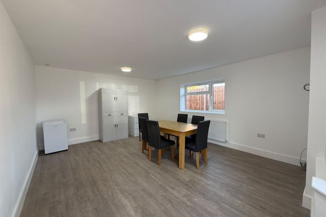 79 Faraday Road, Slough photo 3