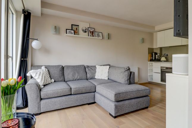 Flat for sale in Four Ashes Road, Cryers Hill, High Wycombe