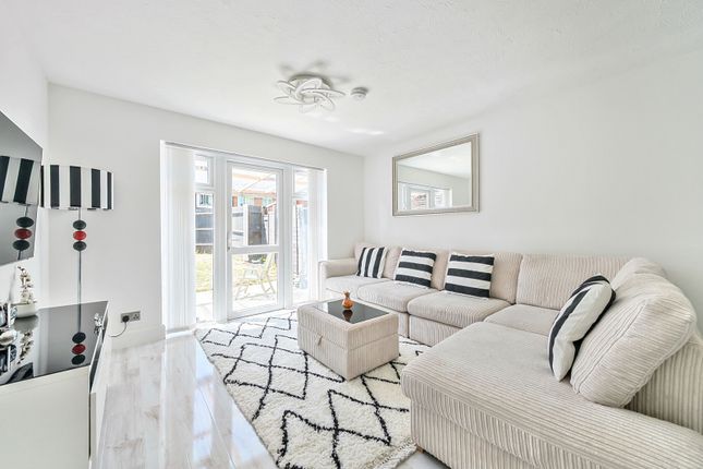 50, Oakside, Uxbridge photo 2