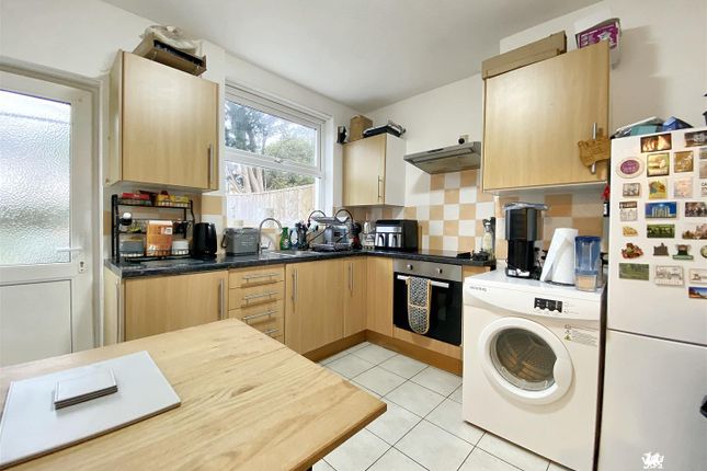 114, Waterloo Road, Milford Haven photo 3