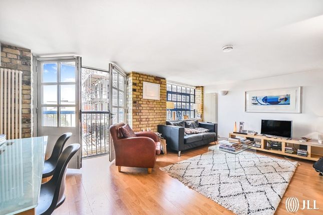 Flat to rent in Wapping Wall, London