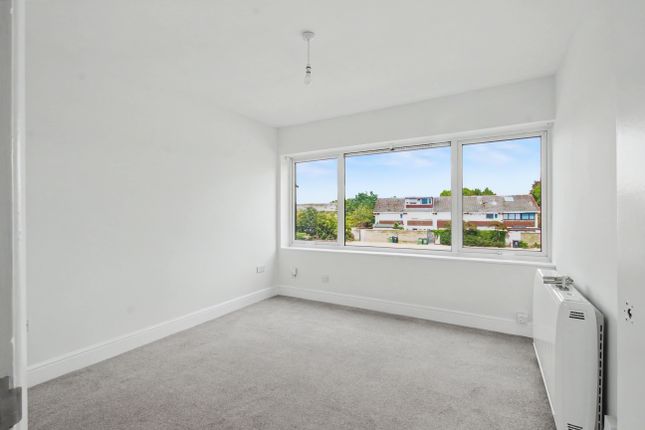 13 Lavender Court, West Molsey photo 2