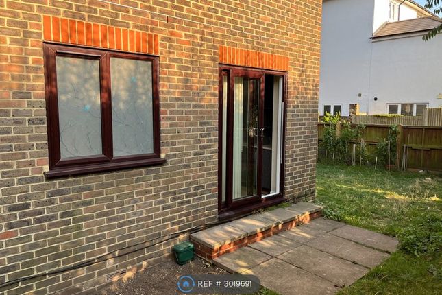 Flat, Bowles Hall Ealing Road, Brentford photo 4