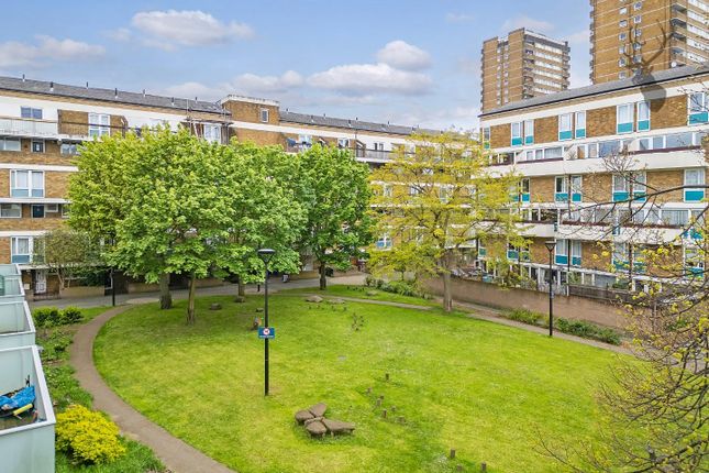 Flat for sale in Hitchin Square, London