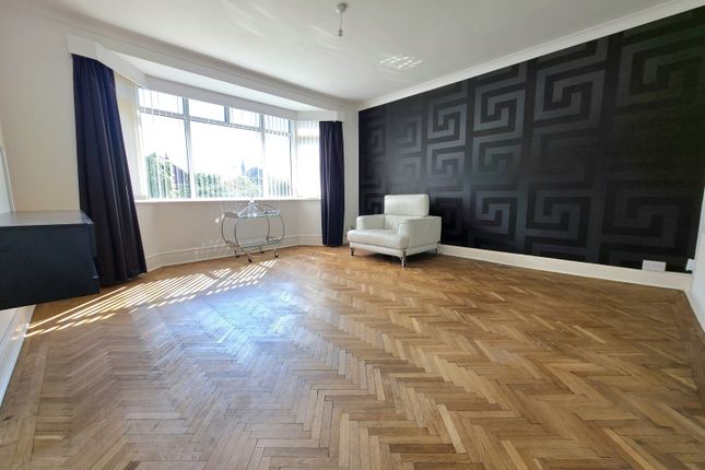 27, Hendy Close, Swansea photo 3