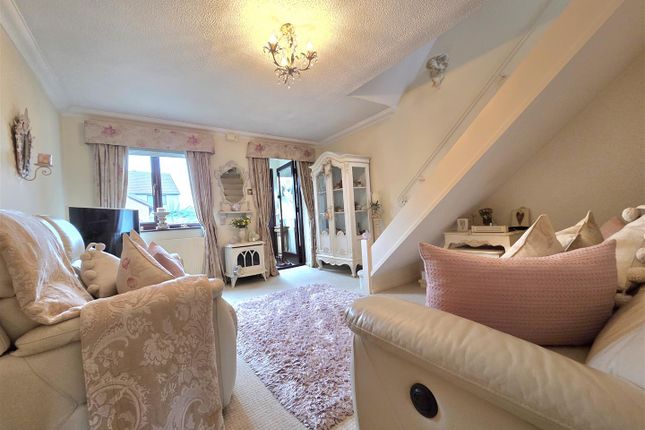 31, Milford Close, Longlevens photo 4