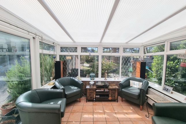 51 Graham Avenue, Bridgend photo 4