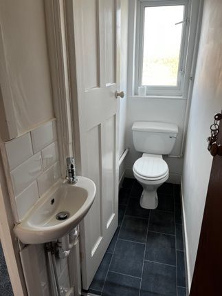 Flat 3 120, New Road, London photo 4