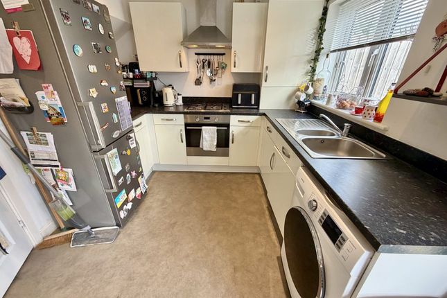 14, Lapwing Close, Yeovil photo 4