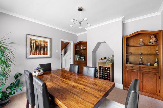 24, The Heath, Caterham photo 4