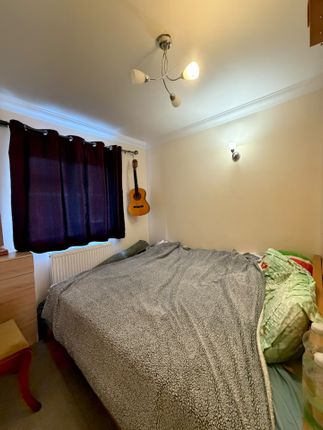 10 Charles Church Walk, Ilford photo 2