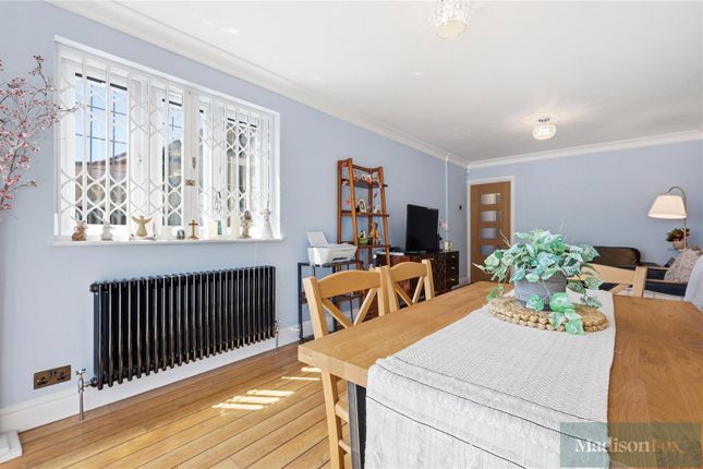 8, Hawthorn Road, Buckhurst Hill photo 4