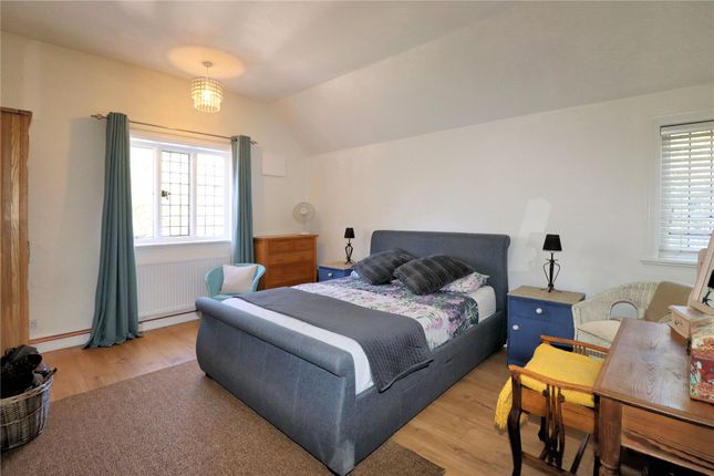 Flat 5, Maybury Rough,, Maybury Hill, Surrey photo 4