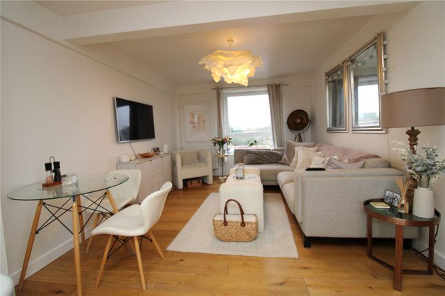 Flat 5, Whittington Court, 65, High Street, Hampshire photo 2