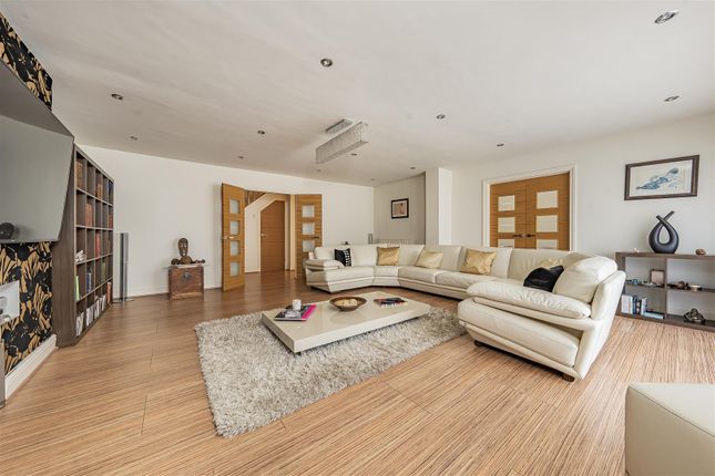 1, Garnett Drive, St. Albans photo 3