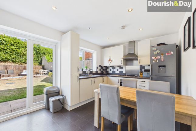 8 Meadowside, Stone photo 3