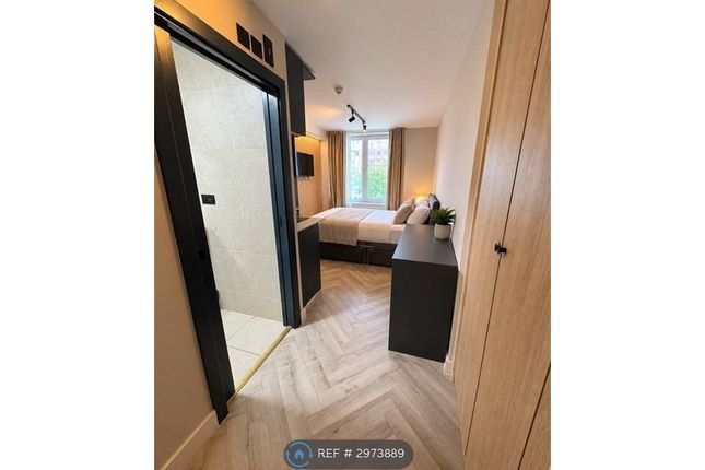 Flat, Crowhurst House Aytoun Road, London photo 2