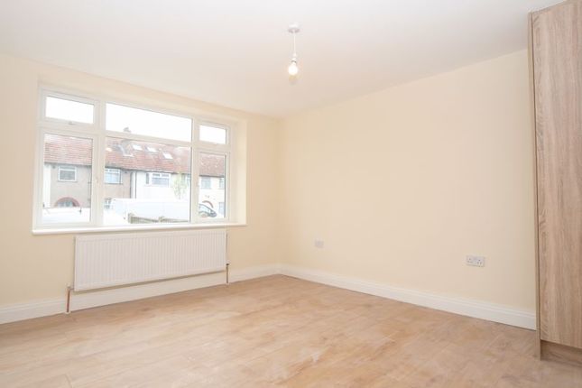 Thumbnail Flat to rent in Burwell Avenue, Greenford