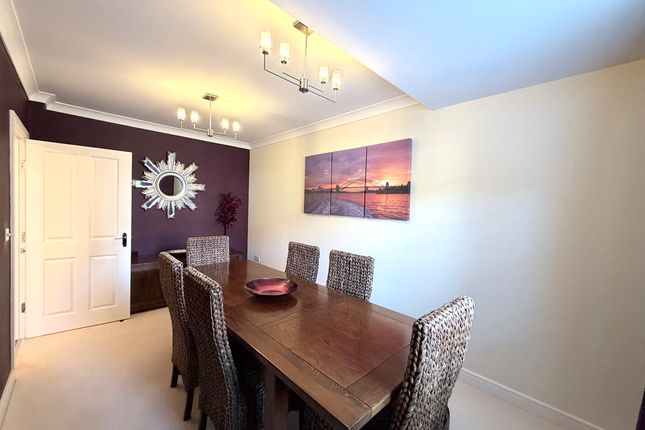 8 Nightingale Gardens, Pontypridd photo 4
