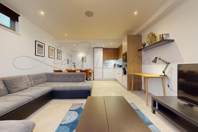 Flat 1  [2 bed duplex sale], College Yard, London photo 4